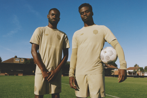 Stone Island 携手 New Balance 推出全新 Furon V8 球靴与 Football Kit 球衣套装