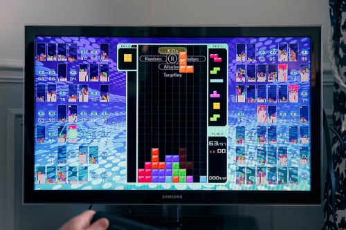 世上首位「击败」经典游戏《俄罗斯方块 Tetris》玩家年仅 13 岁？