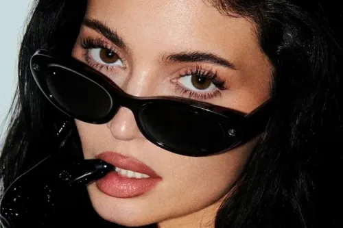 Kylie Jenner × Meta 联名智能眼镜「Starfire AI Glasses」推出
