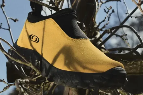 Salomon 重新推出 SNOWCLOG OG 带来三款冬季配色鞋款