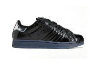 Sp5der 打造高亮漆皮「Black」配色 adidas Superstar 鞋款
