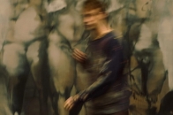 George Rouy《Shadowing》：弯折血肉与骨骼