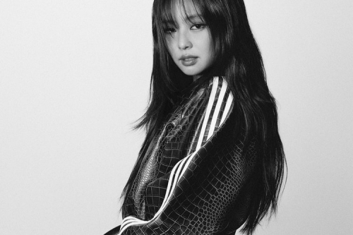 JENNIE、Kendall Jenner、Baby Keem 与 Samuel L. Jackson领衔演出 adidas Originals 2026 春季企划