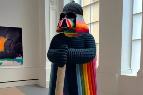 艺术家 Ken Kelleher 打造手工编织服装「黑武士 Darth Vader」雕塑