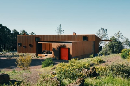 Faulkner Architects「Pine Flat Residence」：以韧性建筑打造静谧离网度假居所