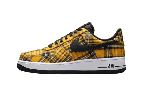 这双黄格纹 Nike Air Force 1 Low，把 Cher 经典造型直接穿上你双脚