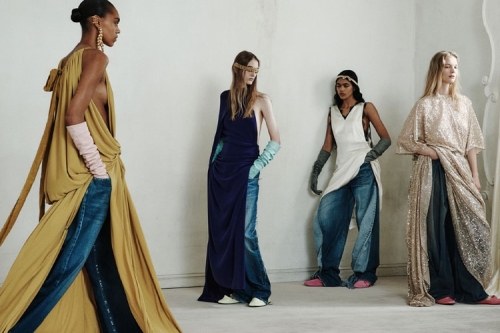 Balenciaga 发布 2027 春季系列型录，深度诠释「Unsized」无尺码概念