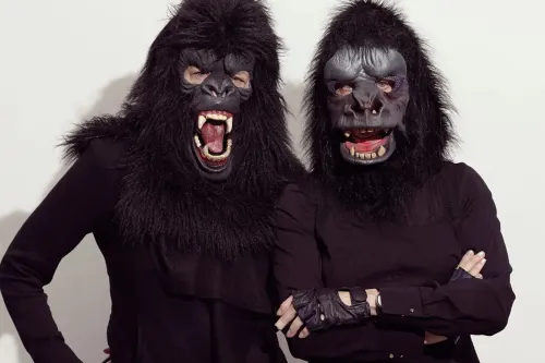 创始成员揭面：艺术家 Joyce Kozloff 曾是 Guerrilla Girls 一员