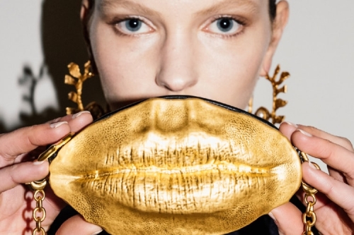 Schiaparelli 2025 秋冬成衣：优雅邂逅牛仔灵魂