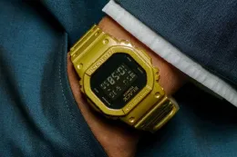 BlackEyePatch 为 G-SHOCK DW-5600 注入金色调外观