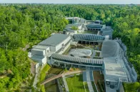 Crystal Bridges 全新 114,000 尺扩建翼华丽登场