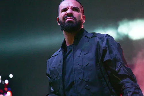 Drake《ICEMAN》Spotify 串流 3 周破 10 亿，成为第 18 张破关神作
