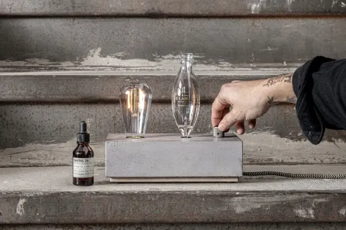 Le Labo 全新水泥家居扩香仪将香气化为光影