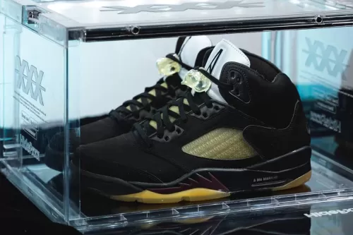 率先近赏 A Ma Maniére × Air Jordan 5 最新联名鞋款「Black」