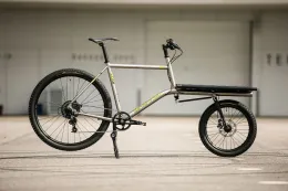 Carhartt WIP 携手 OMNIUM 推出限量不锈钢 Mini-Max 货运自行车