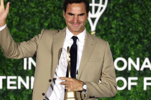 Roger Federer 入选网球名人堂，写下网坛历史新篇章