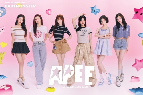 人气女团 BABYMONSTER 演绎 APEE 2026 夏季系列