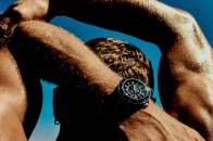 CHANEL J12 一场跨越 25 年的经典重塑 —— 重新定义「至刚至柔」的感官美学