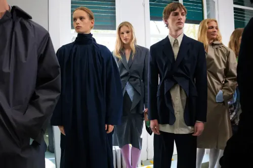 Jil Sander 2027 春夏系列：为极简主义添一道褶皱