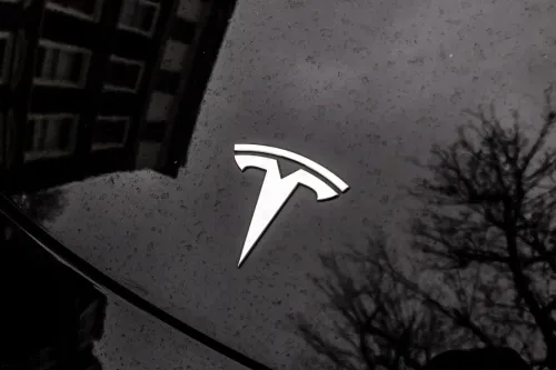 特斯拉 Tesla 在 10 月 1 日发表前重启 Roadster 预订,订金为 50,000 美元