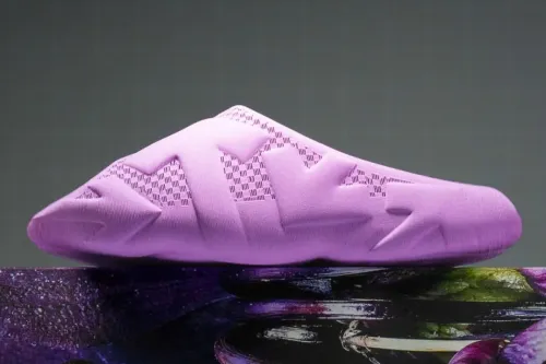 Off-White™ 与 Zellerfeld 发布 3D 打印「Arrows Teaser」拖鞋