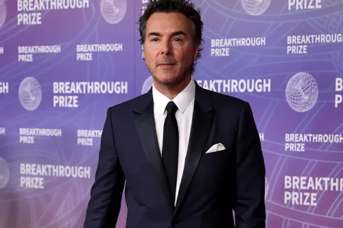 《死侍与狼人》导演 Shawn Levy 执导 Netflix 感性科幻新片《Somewhere Out There》