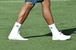 Kylian Mbappé 在 Real Madrid 训练中首度着用 On 首款足球鞋