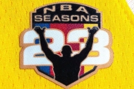LeBron James「23 NBA Seasons」胸章首登场，联乘 Topps 将湖人战袍化成超罕有球员卡