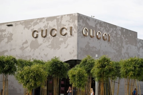 Kering Group 营收持续疲软！Gucci 2023 年第四季销售额下降 4%