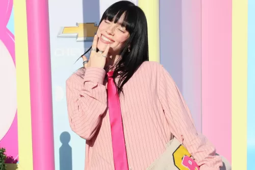 Billie Eilish 献声真人版芭比电影新歌《What Was I Made For？》MV 正式公开