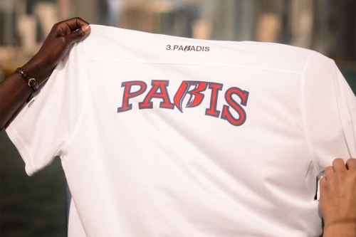 Paris Saint-Germain 携手 3.Paradis 推出 Art Basel Qatar 限定赛前战袍