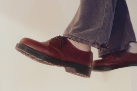 Dr. Martens 英国制 1461 经典回归,全新 Green Buckingham、Burgundy 配色登场