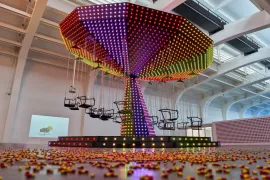 Carsten Höller 将 UCCA Beijing 划分为两个平行的彩色与黑白世界