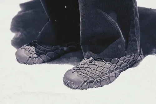 N.HOOLYWOOD COMPILE × KEEN 将 UNEEK 360 简化为绳索、鞋底与无胶结构