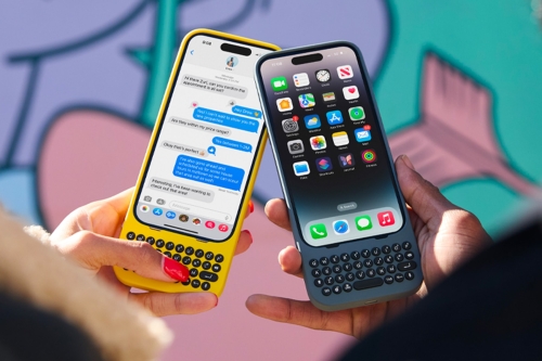 到底是黑莓机还是 iPhone？Clicks 正式推出全新手机键盘外壳