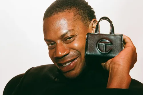 Telfar 将标志性 Shopper 缩小推出「Baby」手袋吊饰