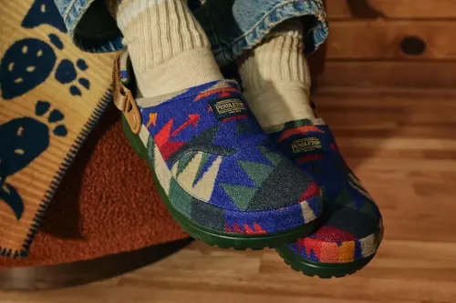 Pendleton × Crocs 为「Nehalem」及「Tucson」木屐鞋注入抓毛绒与初剪羊毛