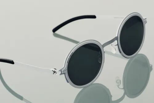RIMOWA × MYKITA 联乘眼镜系列推出全新圆框与纤薄护目镜款式