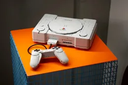 LEGO PlayStation 以 1,911 块积木重现 1994 年初代主机，按钮可实际操作