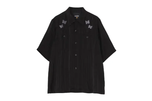 WILDSIDE Yohji Yamamoto × NEEDLES 将玫瑰与蝴蝶刺绣融入缎面西部恤衫