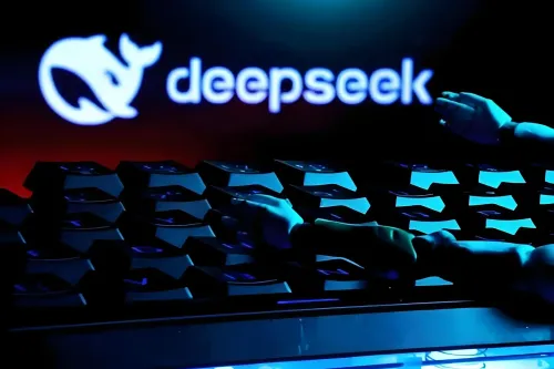 DeepSeek 将与华为,寒武纪合作发布新一代 V4 多模态大模型