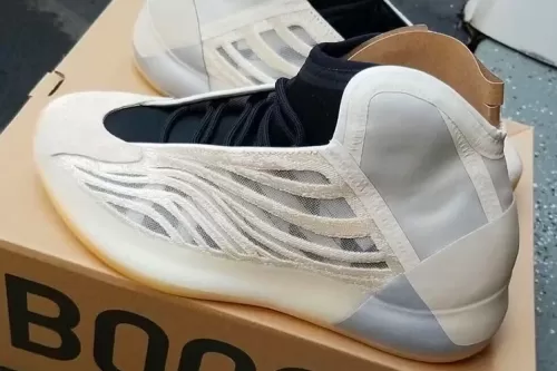 adidas YEEZY QNTM 最新奶油色篮球鞋款率先曝光