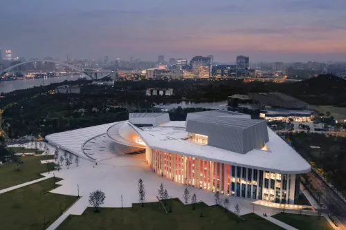 Snøhetta 操刀流线型海滨设计 上海 Grand Opera House 正式落成