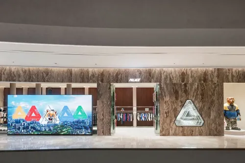 Palace Skateboards 揭幕首尔第三家门店，推出独家胶囊系列