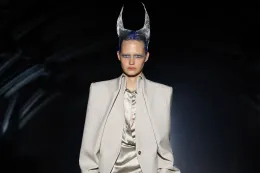 MCQUEEN 2027 春夏系列亮相伦敦时装周