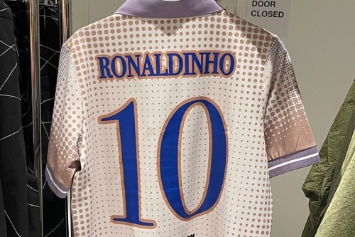 KidSuper 携手巴西足球精灵 Ronaldinho 打造全新联名球衣