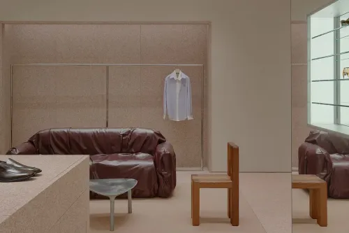 走进 Acne Studios 位于 New York 的极简粉红花岗岩零售空间