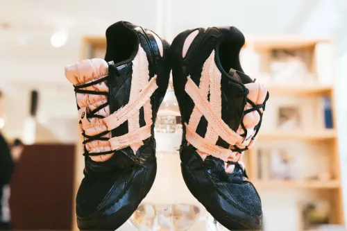 ASICS SportStyle 携手 EMPTY BEHAVIOR 于巴黎呈现 HYPERSYNC 联名首发文化体验