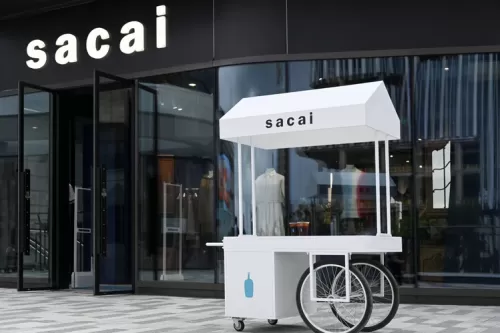 sacai 携手 Blue Bottle Coffee 推出迷你咖啡站