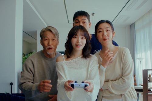 LE SSERAFIM 成员 KIM CHAEWON 玩味演绎！PlayStation 2026 贺岁企划「Love of Play」正式启动
